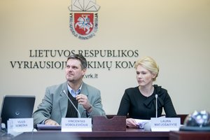 Valdantieji saugosi – VRK nariams nori leisti dirbti su slapta informacija