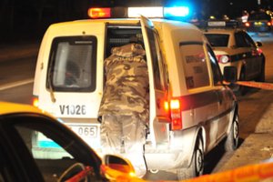 Be eilės vyno išgėrusi moteris krito nuo sugyventinio rankos