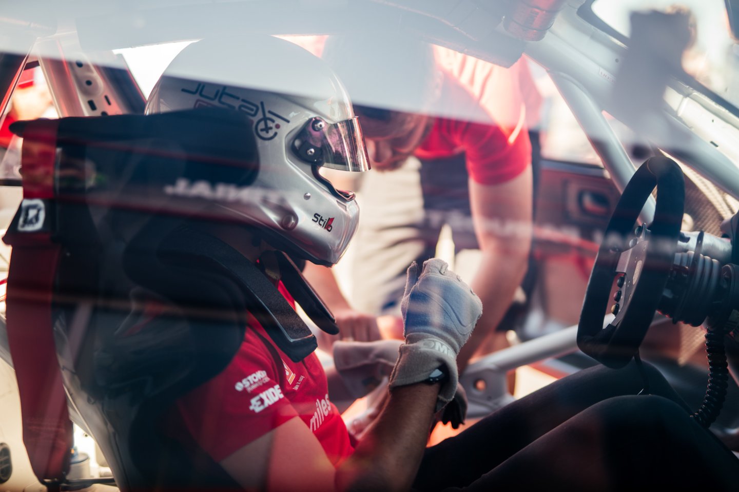  „Circle K milesPlus racing team“ lenktynininko Jono Karklio teigimu, svarbiausia – gerbti kiekvieną eismo dalyvį.<br> Komandos nuotr.