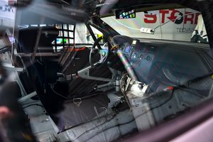 Sportinių automobilių paslaptys: salone karšta lyg pirtyje ir lieka tik viena sėdynė