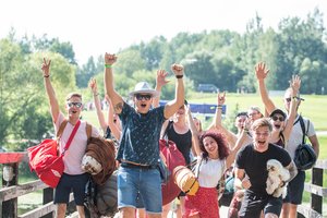 Festivalio „Betsafe Radistai Village“ dalyviai šturmuoja Obuolių salą
