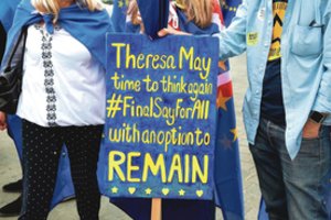 Britų sąmokslas prieš premjerę Theresą May gali smogti į skaudžiausią vietą