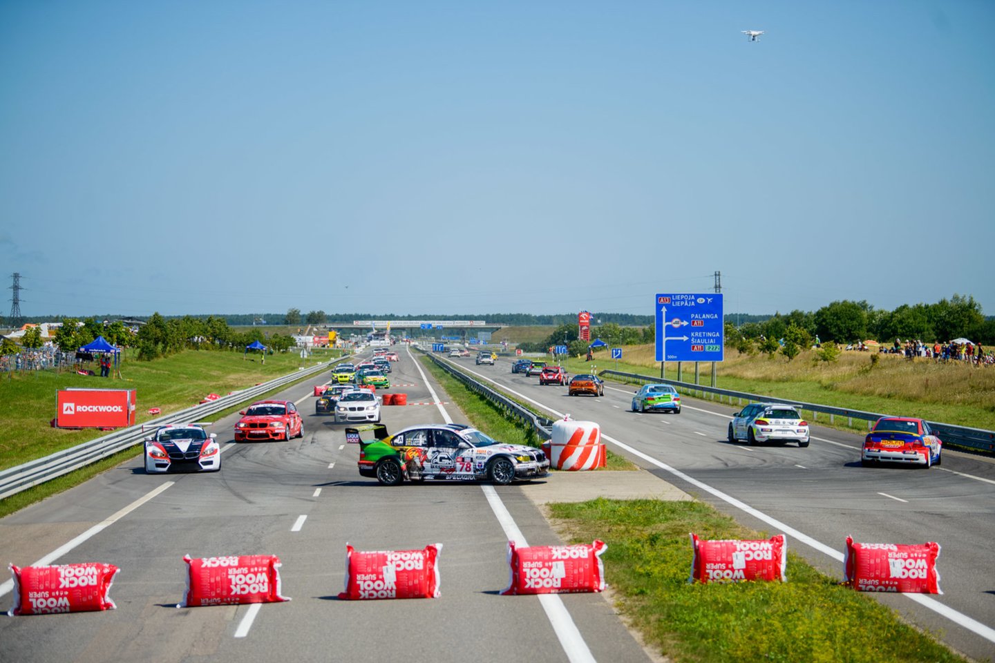  Palangoje 37 automobiliai varžosi „Aurum 1006 km lenktynėse“.<br> J.Stacevičiaus nuotr. 