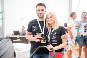 Į lenktynes Matijošaičiai atsivežė sūnelį Nojų: „Mes visur su juo: ir į kavinukes, ir į kirpyklą“