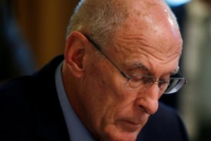 JAV žvalgybos direktorius tvirtina nenorėjęs parodyti nepagarbos Donaldui Trumpui