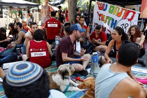 Izraeliečiai protestuoja prieš surogatinę motinystę homoseksualams draudžiantį įstatymą