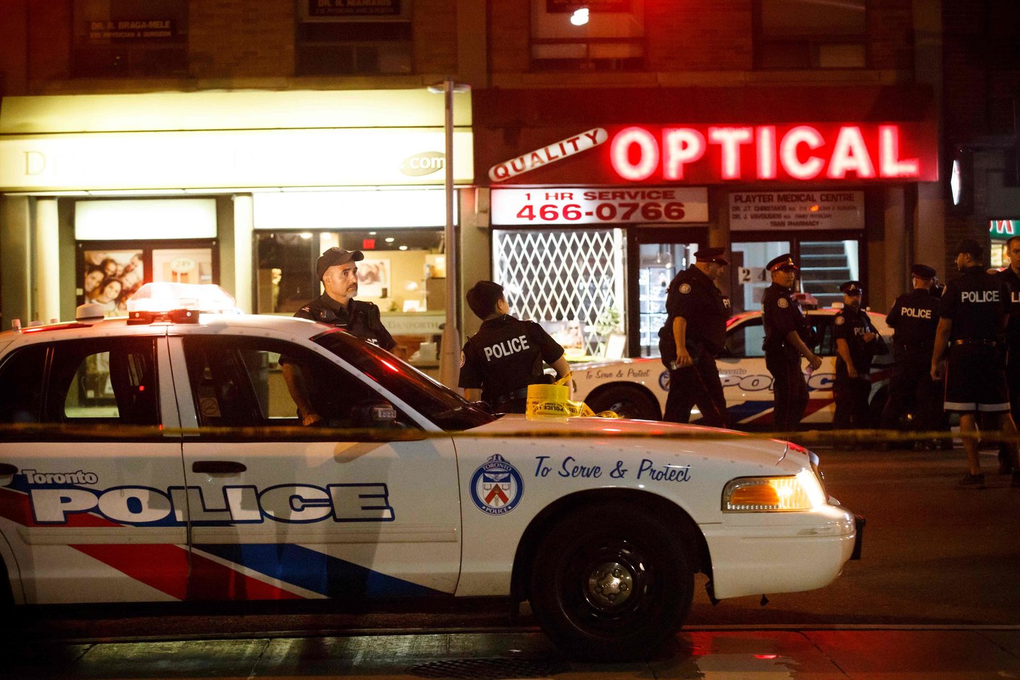  Kanados didžiausiame Toronto mieste sekmadienį vakare šaudė užpuolikas – sužeisti devyni žmonės, įskaitant vaiką, pranešė policija.<br> AFP/Scanpix nuotr.