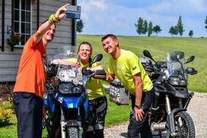 Pasaulį motociklais apkeliavę Asta Dovydėnaitė ir Linas Mockevičius nusitaikė į rekordą