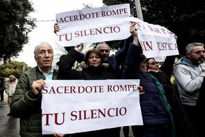 Čilėje dėl įtariamo lytinio išnaudojimo tiriami 158 Katalikų Bažnyčios nariai