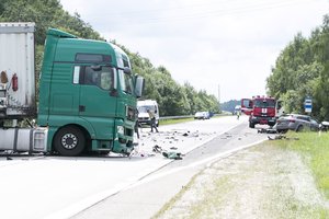 Avarija kelyje Vilnius–Utena: sunkvežimis susidūrė su lengvuoju automobiliu, žuvo žmogus