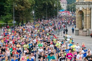 Maratone Vilniuje dėl taurės pirmą kartą varžysis ir bėgikų komandos