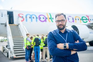 „Small Planet Airlines“ paaiškino, kodėl vėluoja jų skrydžiai: „Domino efektas“