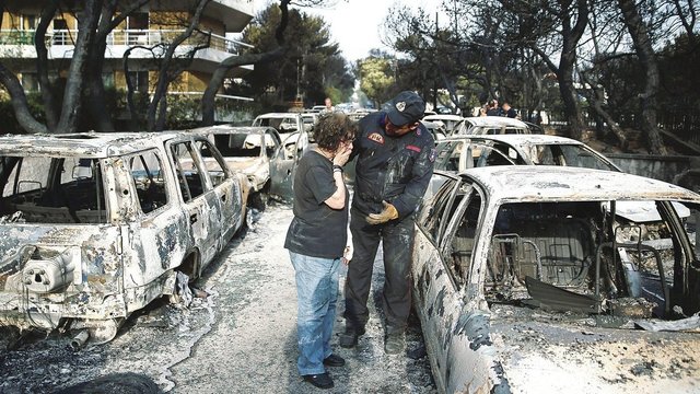 Ugniagesiai įtaria, kad Graikiją siaubiantys gaisrai sukelti tyčia