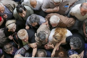 Į banką įžengusi emigrantė prisiminė sovietmetį: „Skaudu tai matyti“