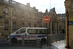 It veiksmo filme: pastebėtas sraigtasparniu pabėgęs gangsteris, jo mašinoje rasta sprogmenų 