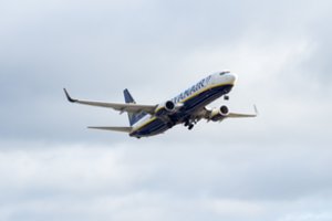 „Ryanair“ darbuotojų streikas ketvirtadienį sugadins 100 tūkst. keleivių planus