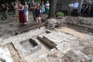Po mokykla archeologai aptiko Didžiosios Vilniaus sinagogos sakyklą