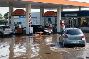 „Emsi“ – nemalonumai: gavo įspėjimą dėl moterų žeminimo