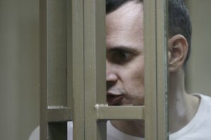 EŽTT pasiūlė Rusijoje kalinam Ukrainos režisieriui Olehui Sencovui nutraukti bado streiką