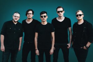 Įvertinkite: „Colours Of Bubbles“ pristato grupės „Golden Parazyth“ dainos versiją