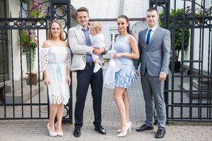 Ineta ir Ąžuolas Žvaguliai pakrikštijo sūnų: atšvęsti ir gimtadieniai