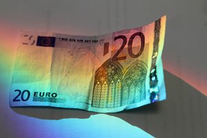 Tyrimas: krepšelius pasirinkę gyventojai bankams sumokėjo gerokai mažiau