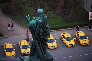 Vilniaus savivaldybė sunerimo dėl į Lietuvą ateinančios „Yandex. Taxi“: kreipiasi į VSD