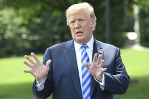 JAV senatoriai nori apriboti Trumpo įgaliojimus, kad jis negalėtų išstoti iš NATO