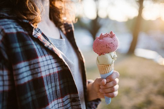 Prie lietuvio sukurtų dar neragauto skonio ledų nusidriekia eilės