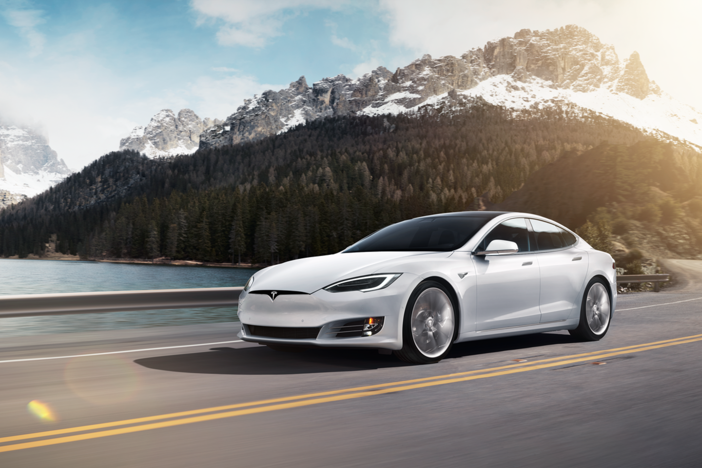  Jei elektromobilius būtina remontuoti, „Tesla“ klientams Norvegijoje su jais tenka ilgam atsisveikinti.<br> Gamintojo nuotr.