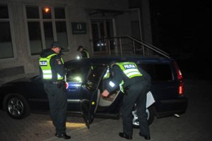 Pareigūnai įspėjo: mirktelėjimas šviesomis gali atnešti nelauktą atsaką