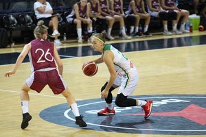 Geležinė gynyba rungtynių pabaigoje merginoms leido įveikti Latvijos bendraamžes