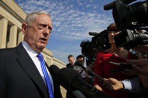 Pentagono vadovas svarsto galimybę susitikti su Rusijos gynybos ministru