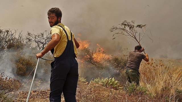 Kalifornijoje miškų gaisrai nusinešė 6 gyvybes, 17 dingę