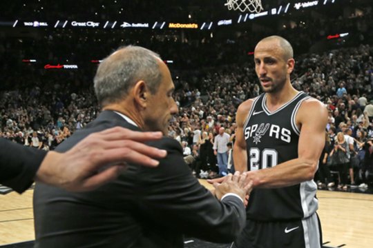 Emanuelis Ginobili dar nenusivilks „San Antonio Spurs“ marškinėlių?