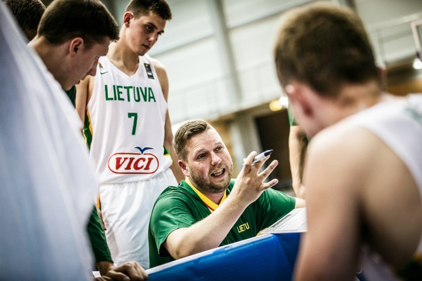 G.Petrausko treniruojami lietuviai pirmosiose rungtynėse įveikė serbus.<br> FIBA nuotr.