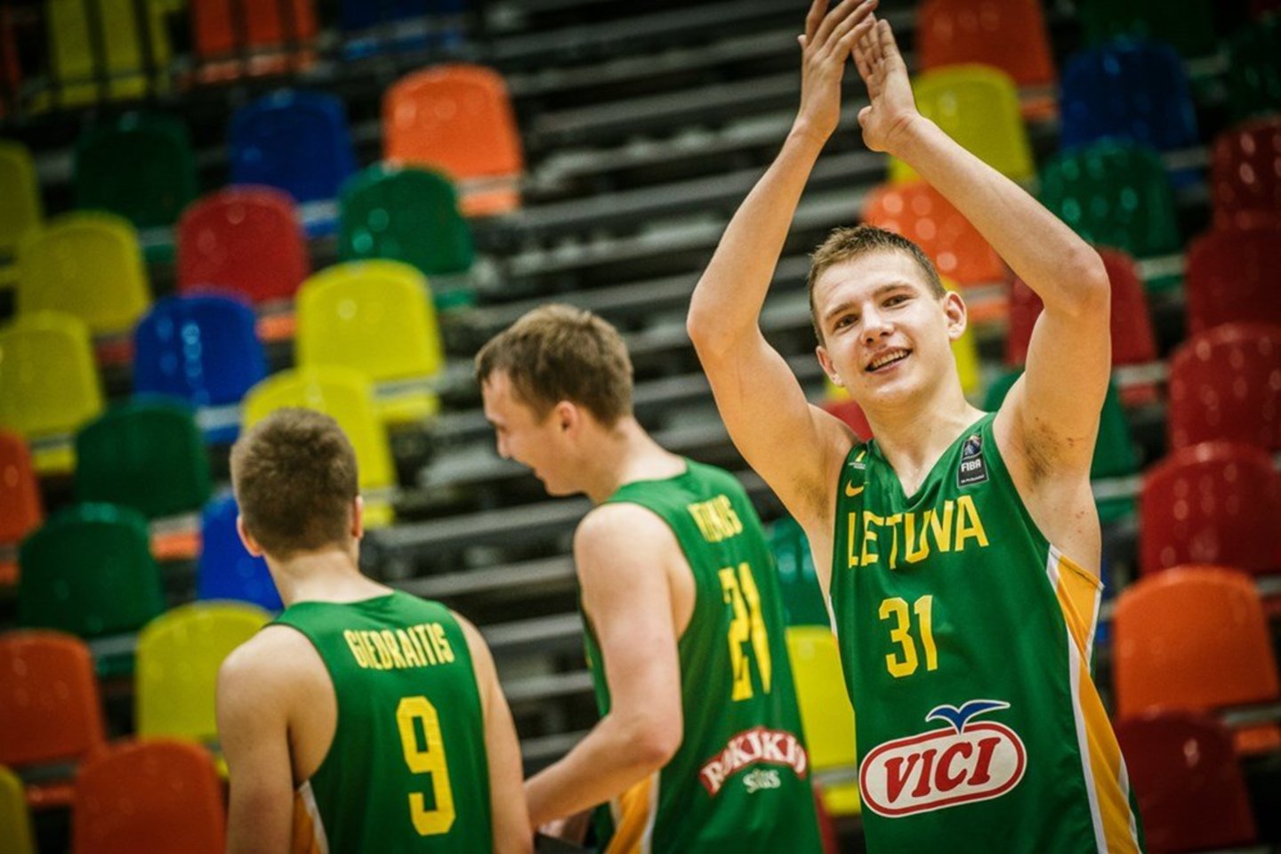  Lietuviai dramatiškai įveikė juodkalniečius.<br> FIBA nuotr.
