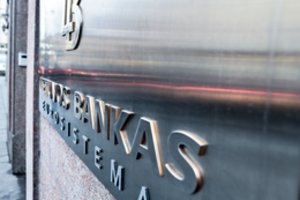 Lietuvos bankas pradėjo blokuoti internetu nelegaliai teikiamas finansines paslaugas