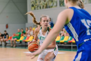 Šešiolikmetės po atkaklios kovos pralaimėjo Latvijos rinktinei