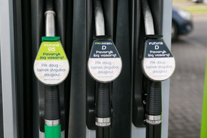 Paaiškėjo teisybė apie „Neste“ degalų reklamą