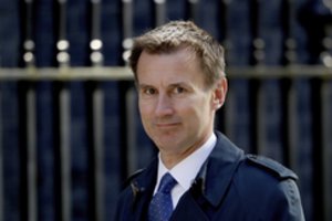 J. Huntas: „Vienintelis V. Putinas džiaugtųsi „Brexit“ be susitarimo“