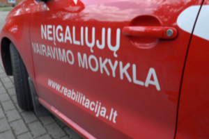 Vairavimo kursai neįgaliesiems – galimybė judėti savarankiškai