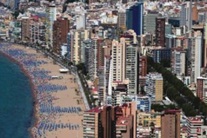 Britų bernvakario siautulys baigėsi benamio išniekinimu: pasipiktino visa šalis