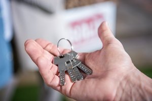 Vietoj benamystės ir ligoninių – gyvenimas apsaugotame būste