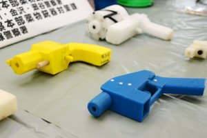 JAV teisėjas užblokavo administracijos leidimą spausdinti ginklų detales