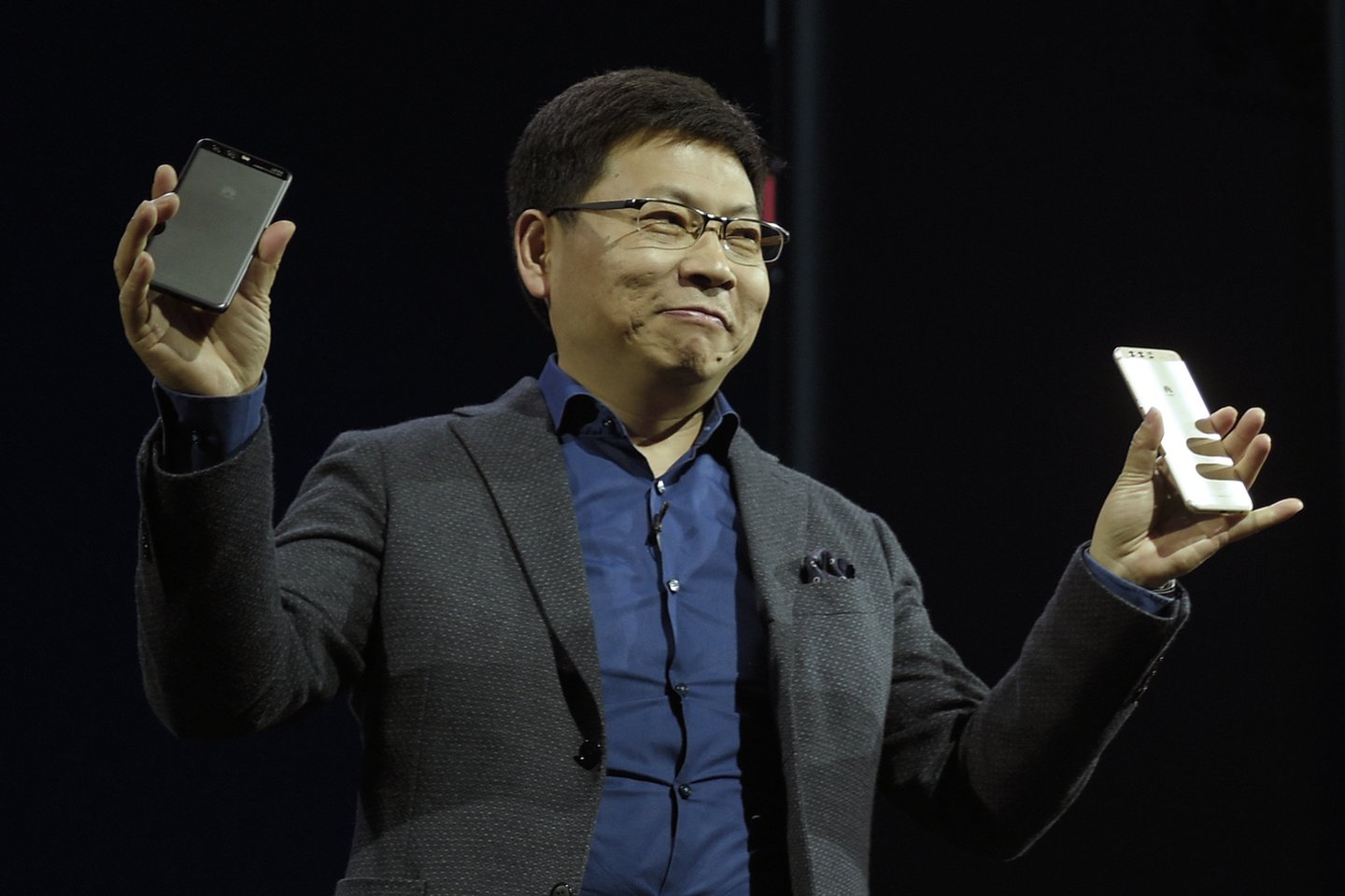 Antrąjį šių metų ketvirtį Kinijos „Huawei Technologies“ aplenkė JAV bendrovę „Apple“ ir tapo antra didžiausia pasaulyje įmone pagal išmaniųjų telefonų pardavimus po „Samsung Electronics“.