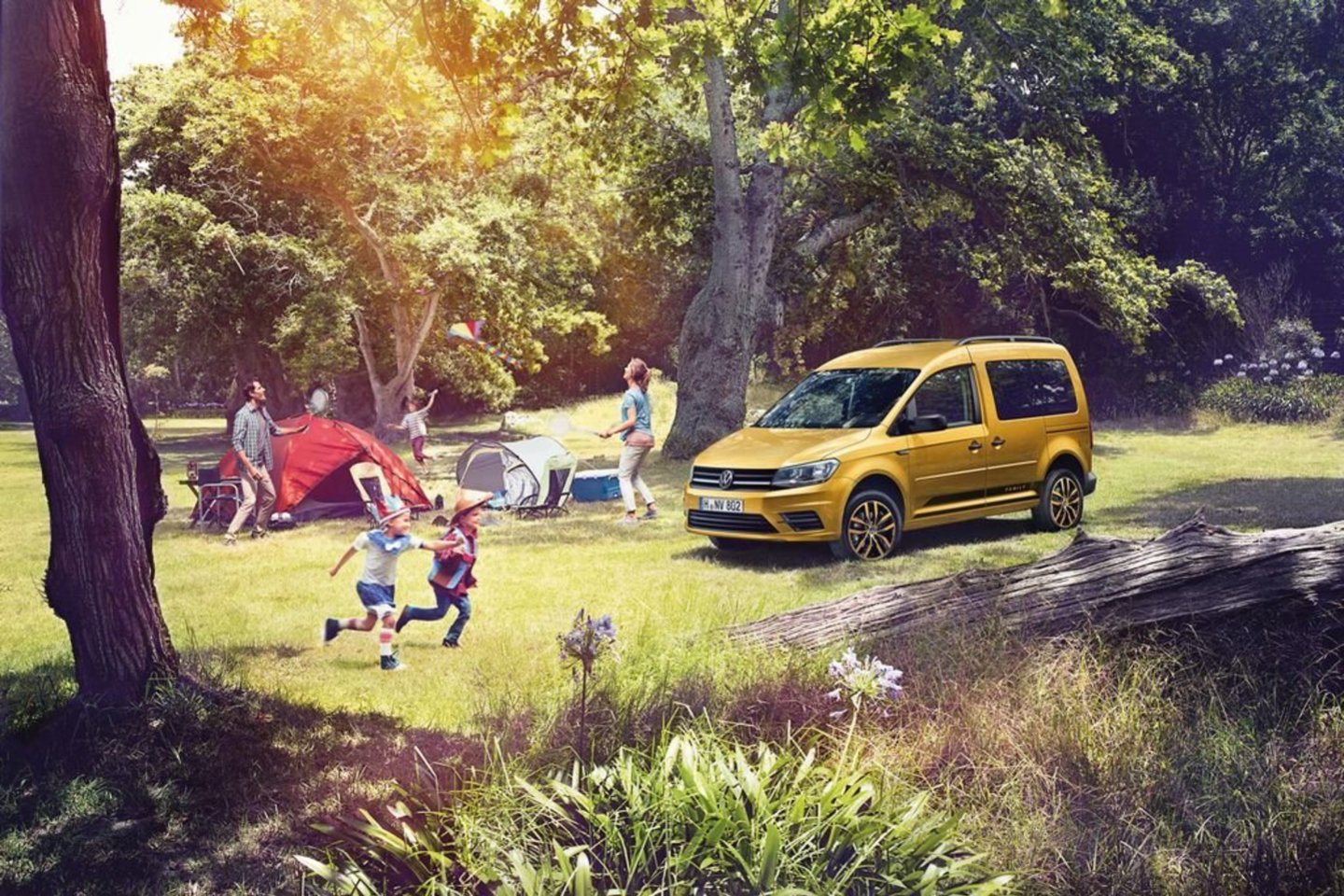 „Volkswagen“ skelbia, kad „Caddy Family“ puikiai pritaikytas ir ilgoms kelionėms.<br> Gamintojo nuotr.