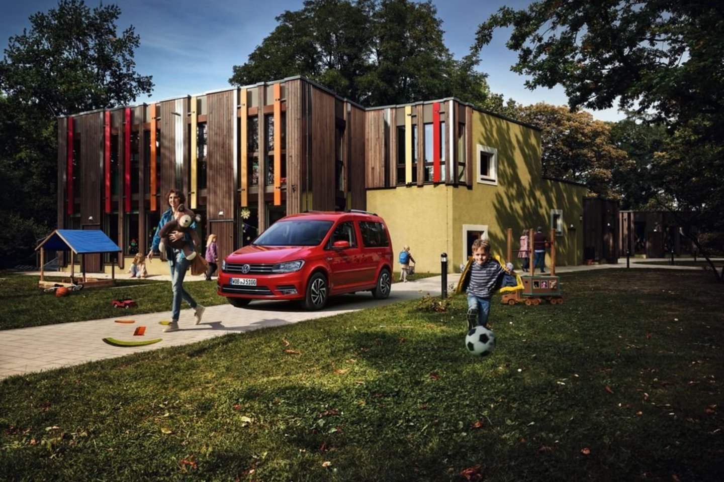  „Volkswagen“ skelbia, kad „Caddy Family“ puikiai pritaikytas ir ilgoms kelionėms.<br> Gamintojo nuotr.