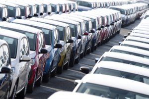 „Volkswagen“ nekreipia dėmesio į jokias kliūtis: pelnas dar augo