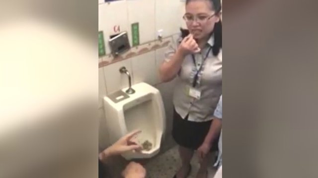 Kad įrodytų tualeto švarą, darbuotoja ryžosi šokiruojančiam žingsniui